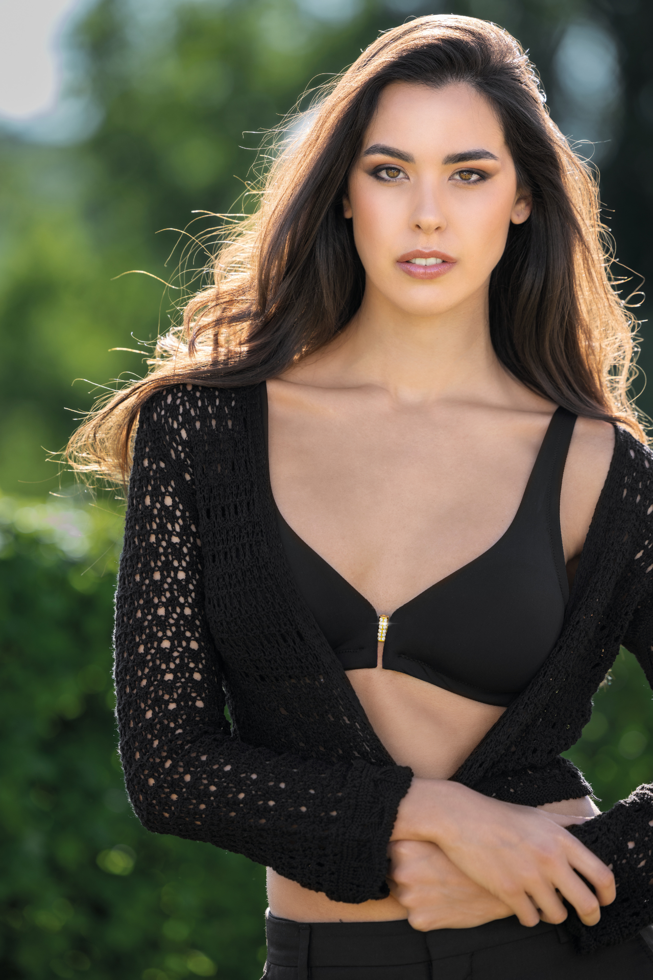 Bra with jewel hook and removable cup